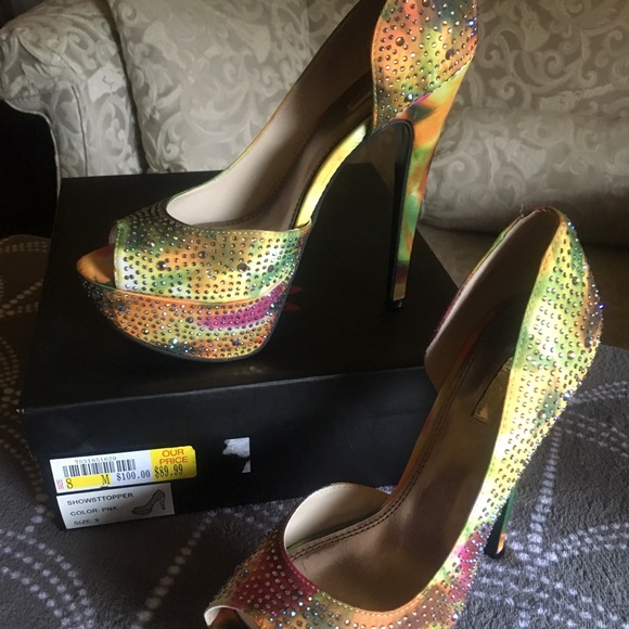 Showstopper high pumps 🥳😛🎆🎇 - Picture 3 of 8